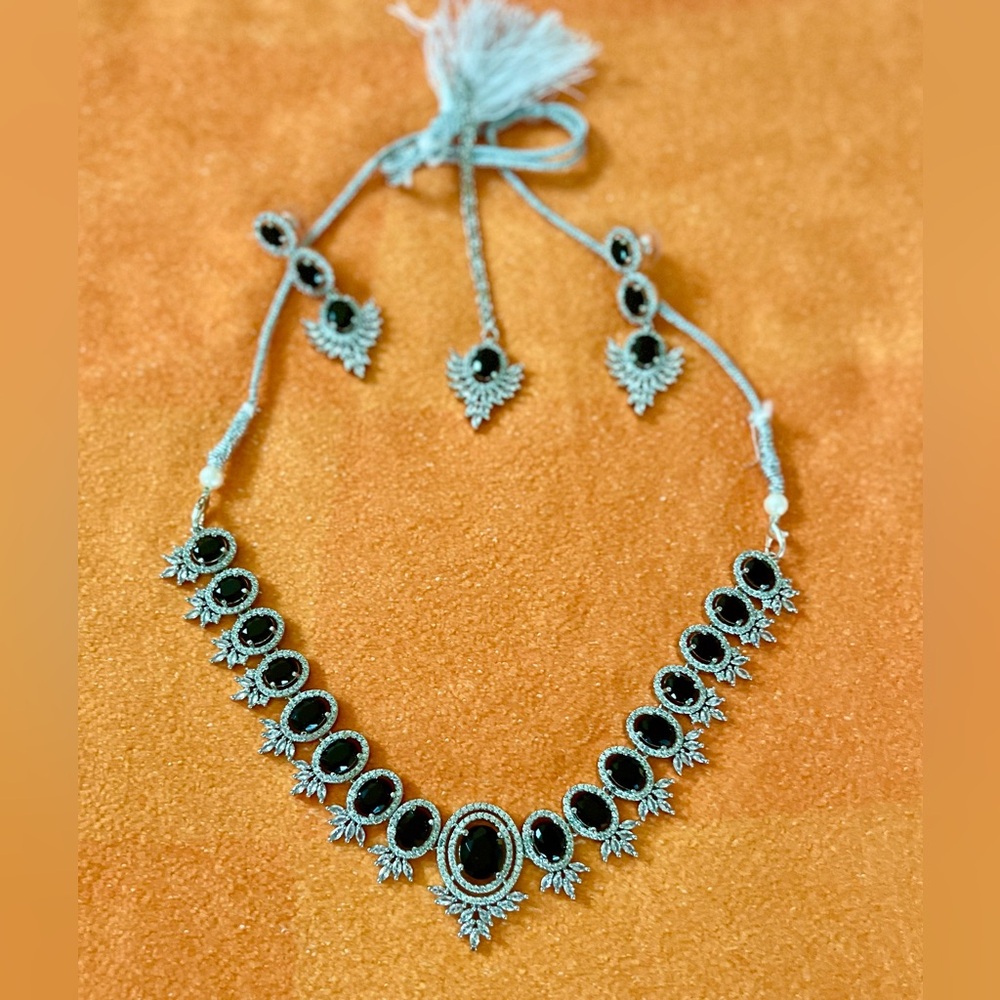 Elegant Black and Silver Necklace Set